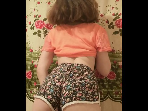 ❤️ Seksikas noor beib strippib oma pükse kaamera ees ära Seks at us