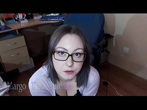 ❤️ Seksikas prillidega tüdruk imeb dildot sügavalt kaamera ette Seks at us