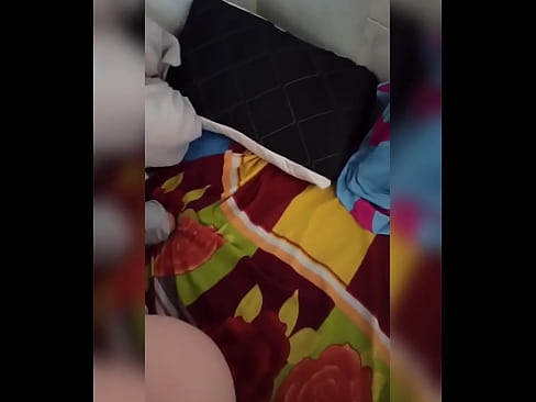 ❤️ Minu toakaaslane jääb üksi koju, sest tema abikaasa läheb puhkusele ja ma kasutan võimalust teda nussida ja täita tema perse piimaga Seks at us