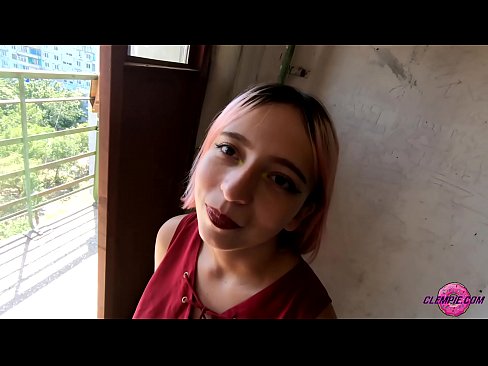 ❤️ Sensuaalne tudeng imeb võõrast tagalas - sperma tema näole Seks at us